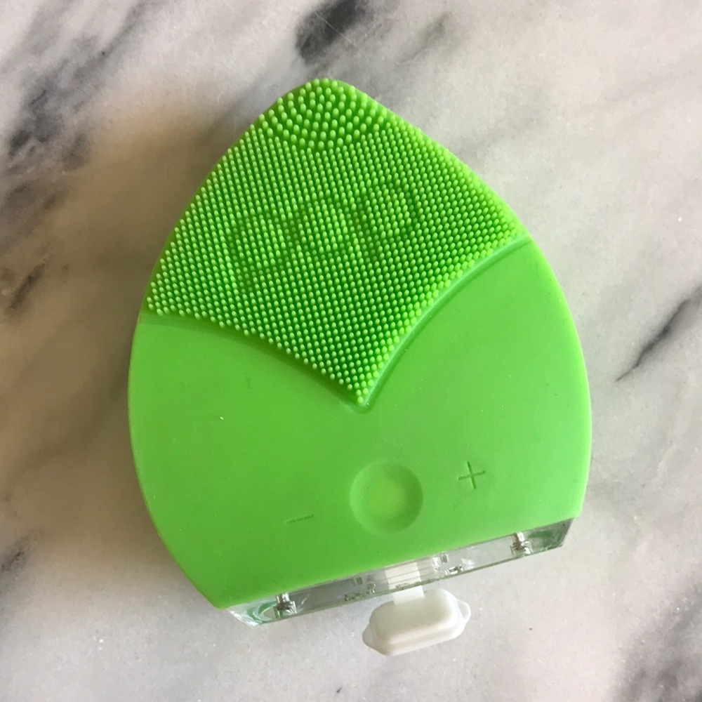 Sonic Facial Cleansing Device